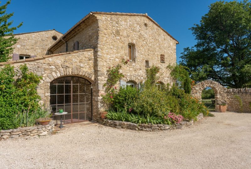 Seasonal rental – Domaine de Barbe à Salles-sous-Bois - 1